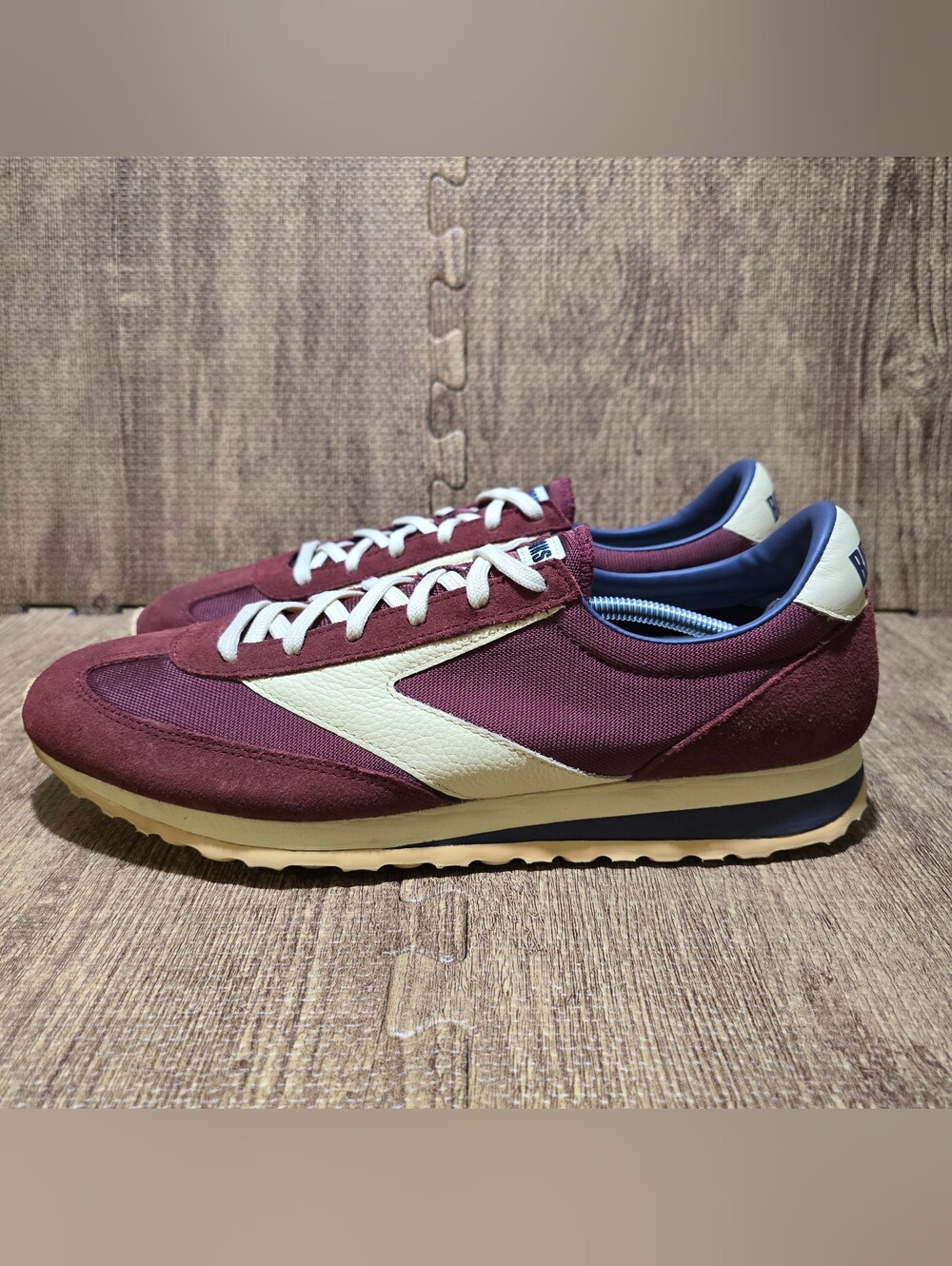 Brooks Vanguard Red Port Crepe Men's Size 11 Running Shoes Sneaker 1000591D607